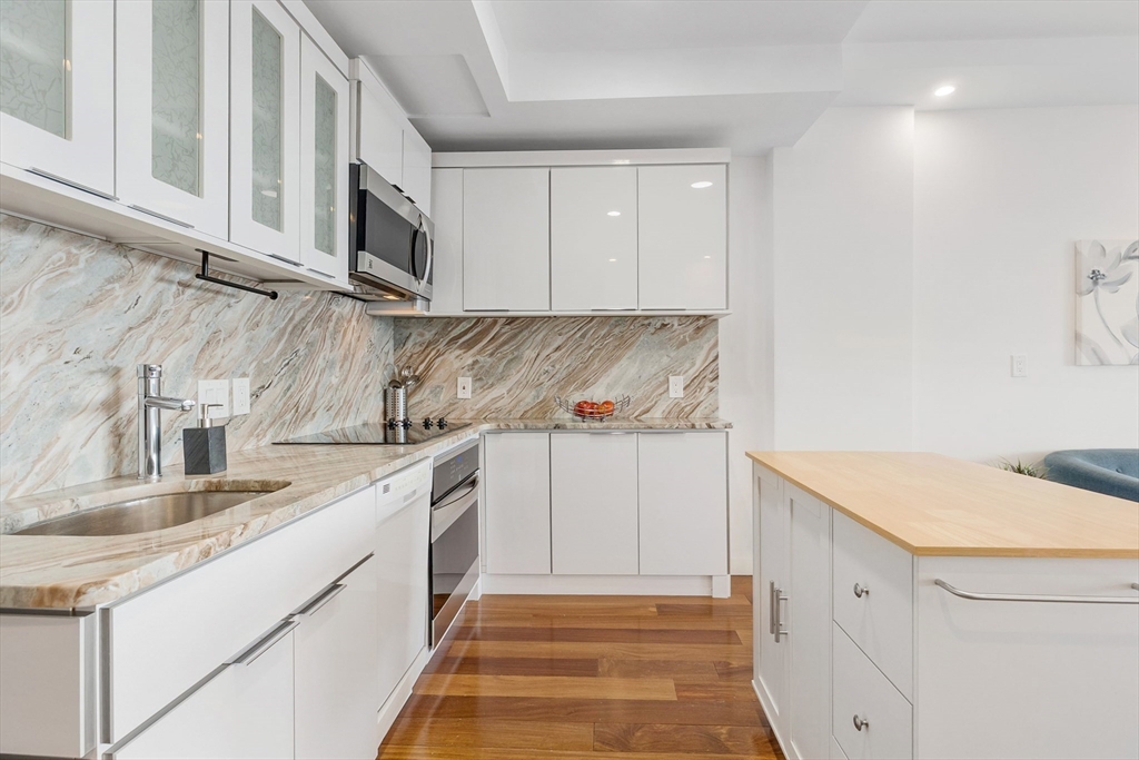 2 Hawthorne Pl 17C