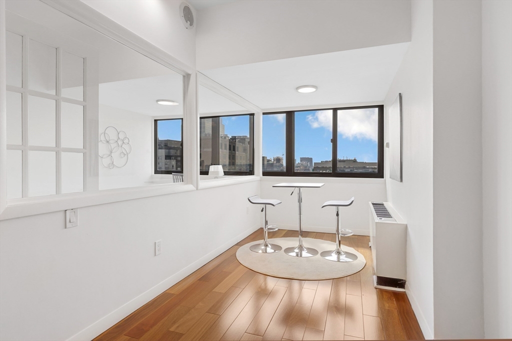 2 Hawthorne Pl 17C