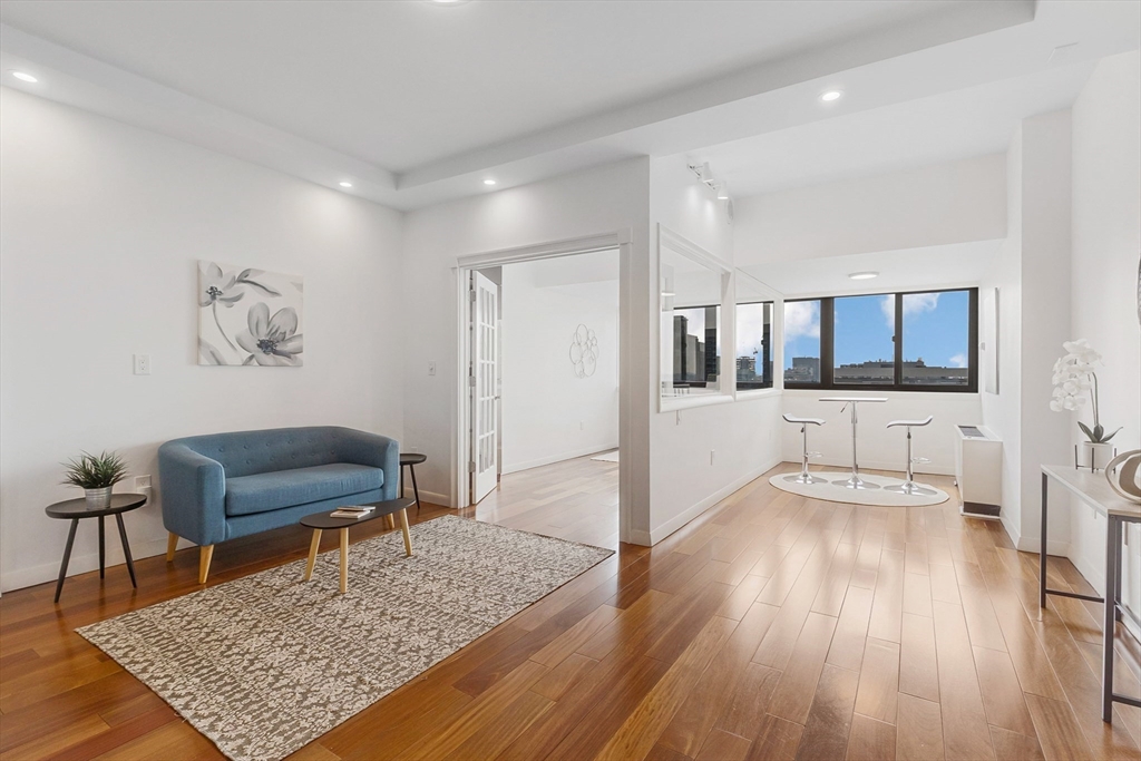 2 Hawthorne Pl 17C
