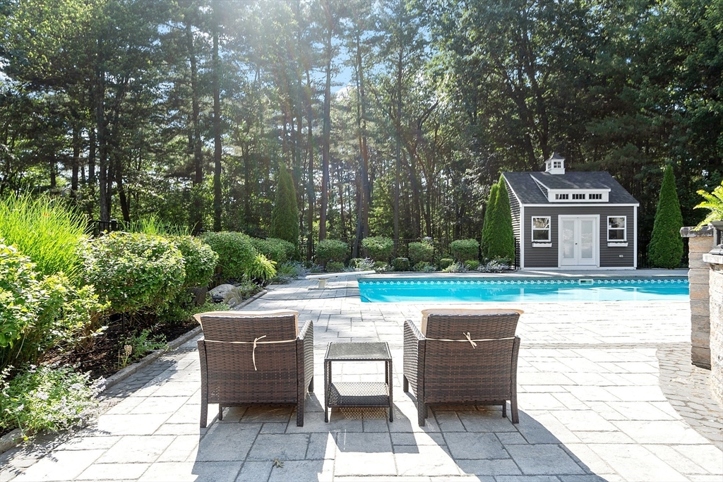 17 Stonebridge Rd