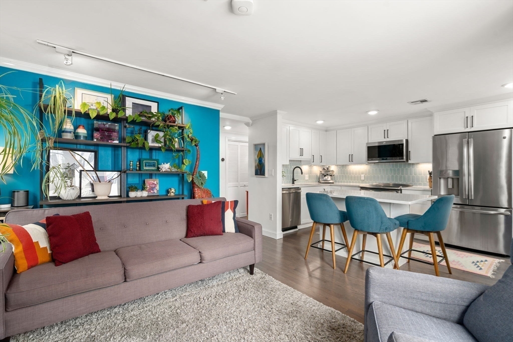 255 Bunker Hill St 2