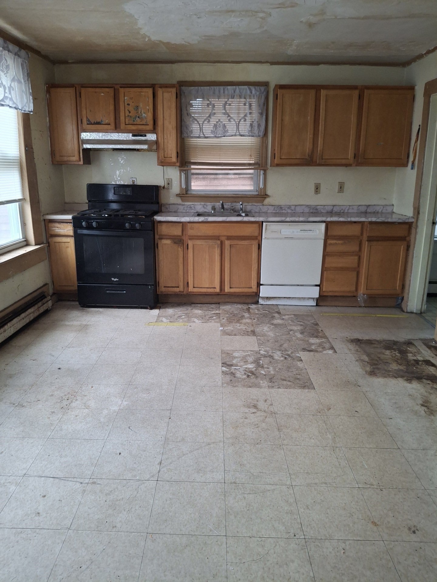 24 Nichols St, Lowell, MA, 24 Nichols St, Lowell, MA Photo #10