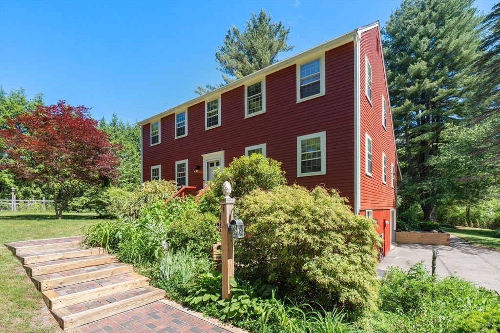 128 Fruit St