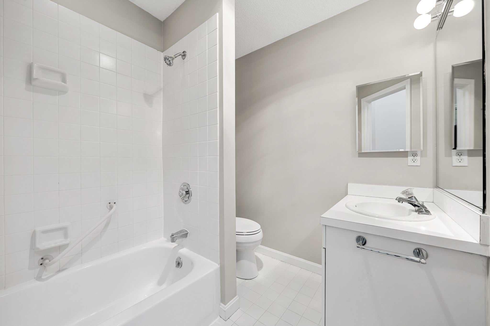 213 Bishops Forest St #213, Waltham, MA, 213 Bishops Forest St #213, Waltham, MA Photo #25