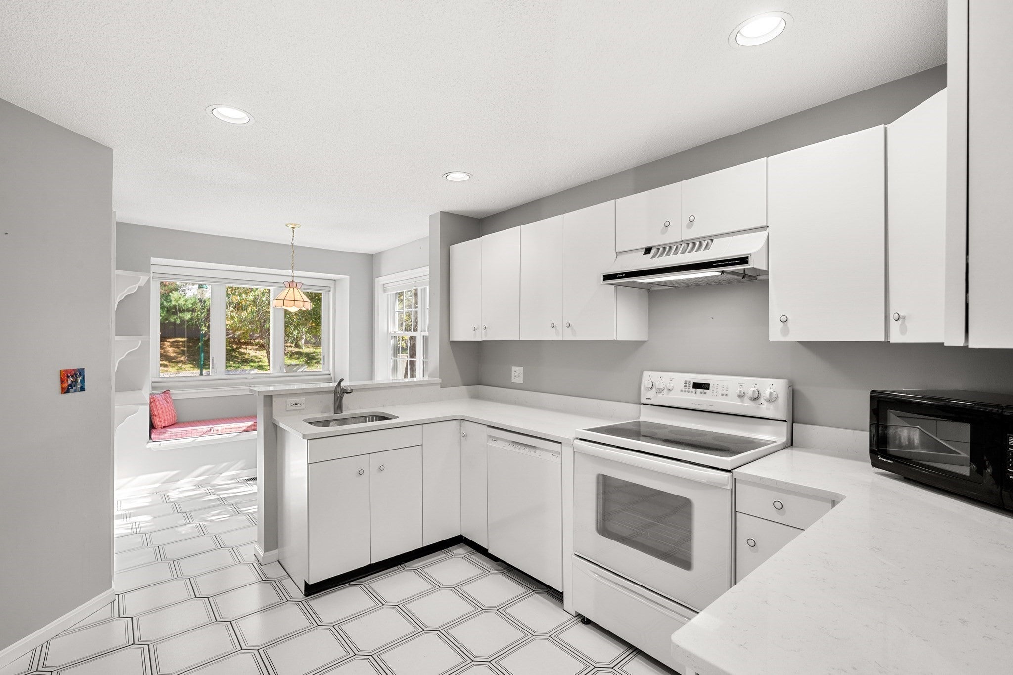 213 Bishops Forest St #213, Waltham, MA, 213 Bishops Forest St #213, Waltham, MA Photo #12
