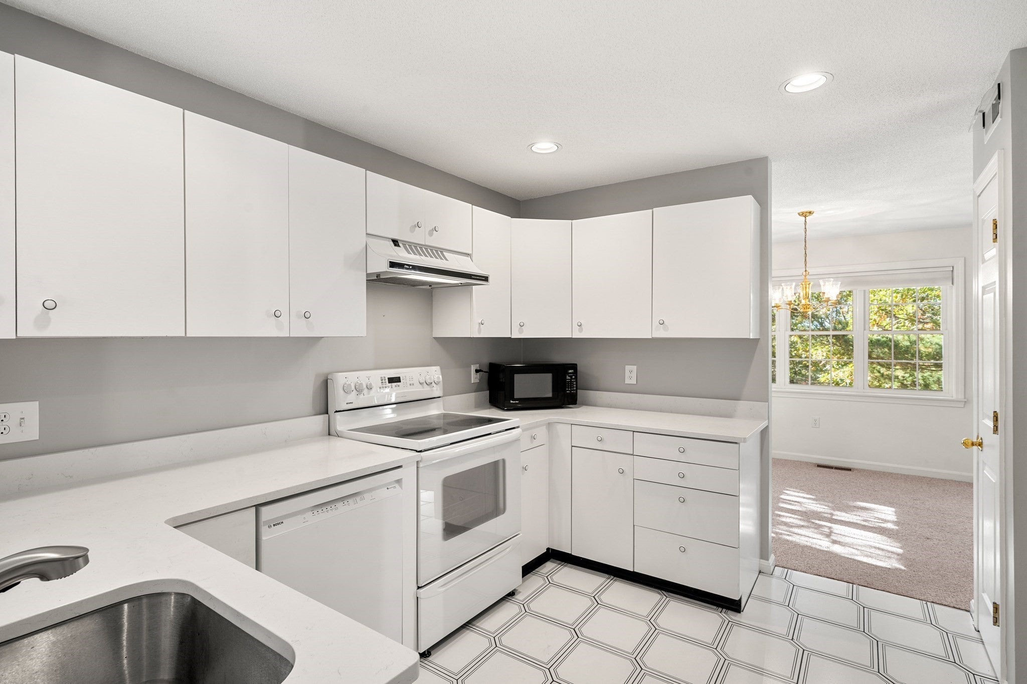 213 Bishops Forest St #213, Waltham, MA, 213 Bishops Forest St #213, Waltham, MA Photo #11