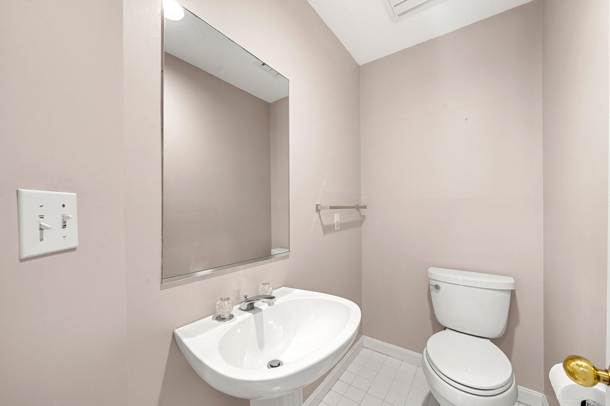 213 Bishops Forest St #213, Waltham, MA, 213 Bishops Forest St #213, Waltham, MA Photo #19
