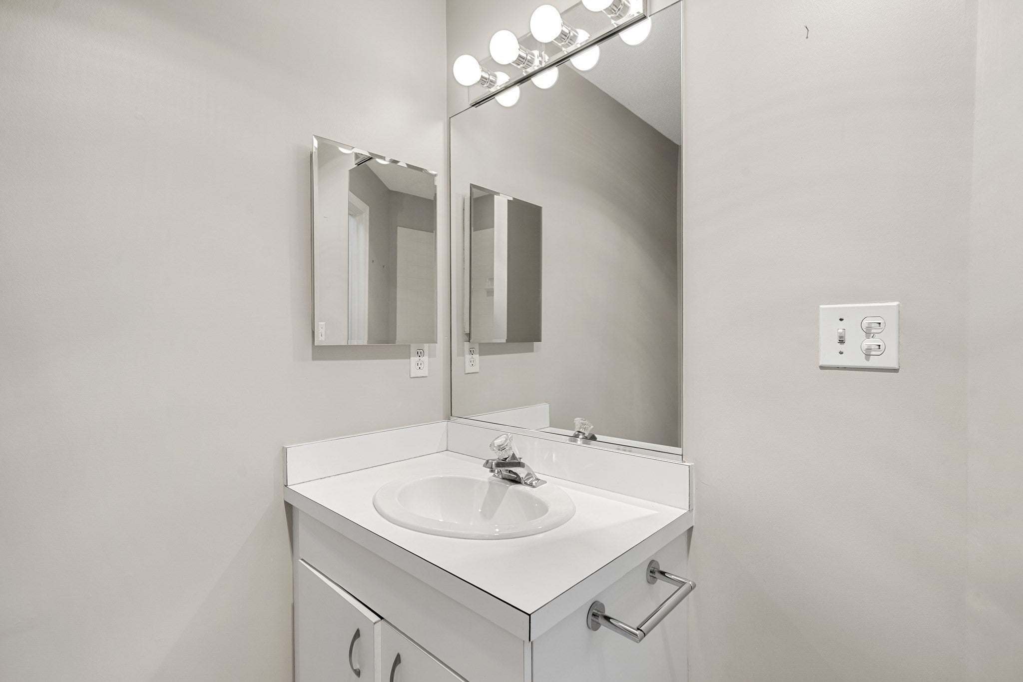 213 Bishops Forest St #213, Waltham, MA, 213 Bishops Forest St #213, Waltham, MA Photo #27
