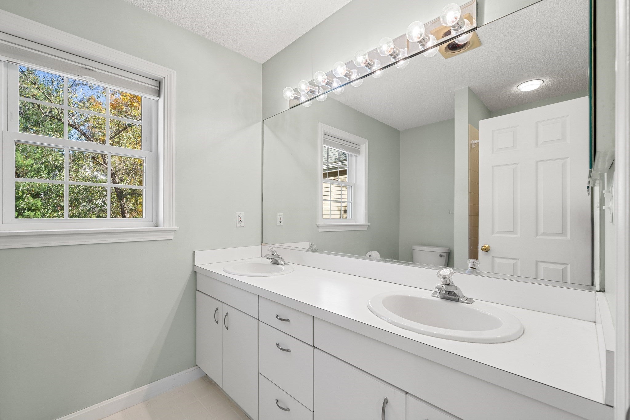 213 Bishops Forest St #213, Waltham, MA, 213 Bishops Forest St #213, Waltham, MA Photo #24