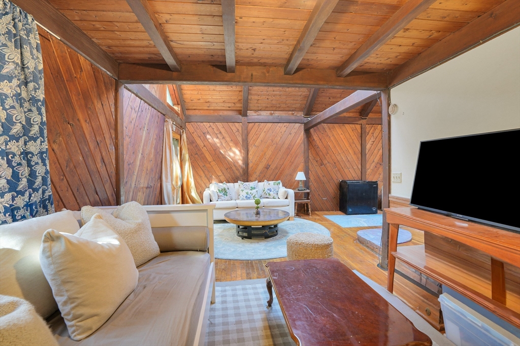 25 Vineyard Meadow Farms Rd.