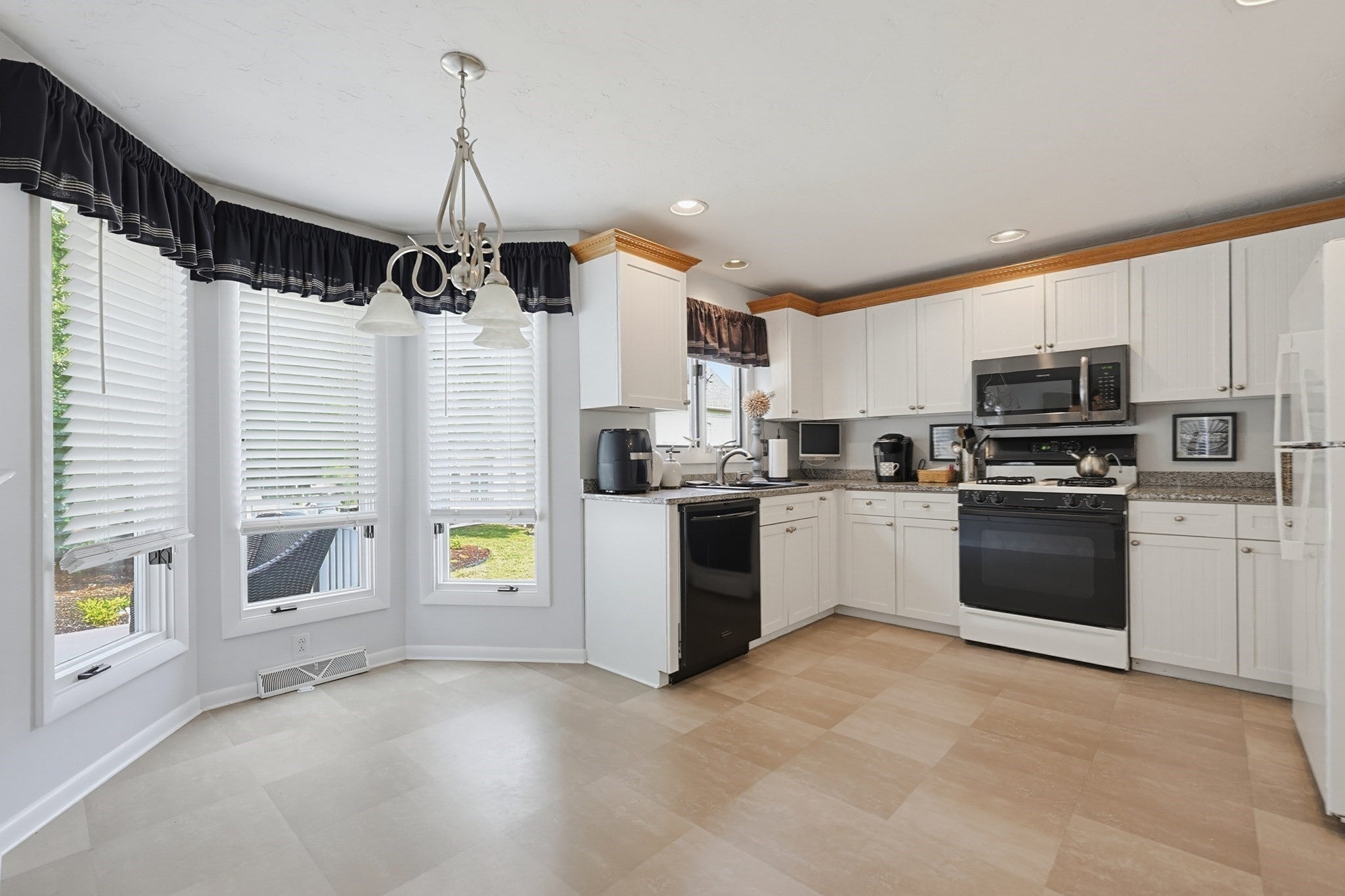 35 Pilgrim Village Rd #602, Taunton, MA, 35 Pilgrim Village Rd #602, Taunton, MA Photo #9