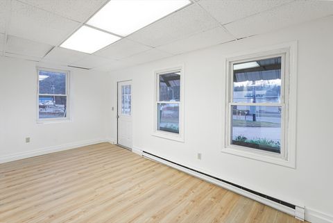 32 Worcester Charlton MA 01507