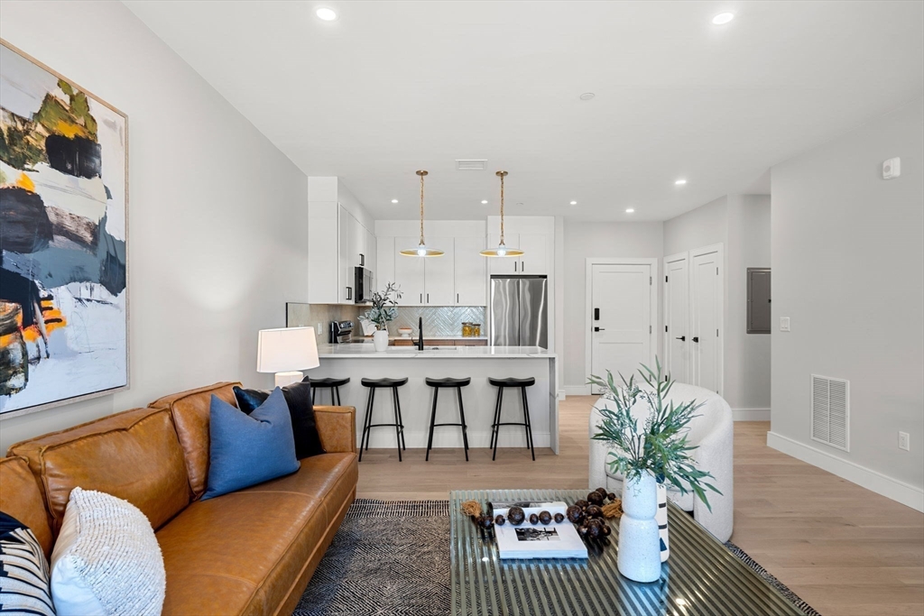 27 Guild Street 301