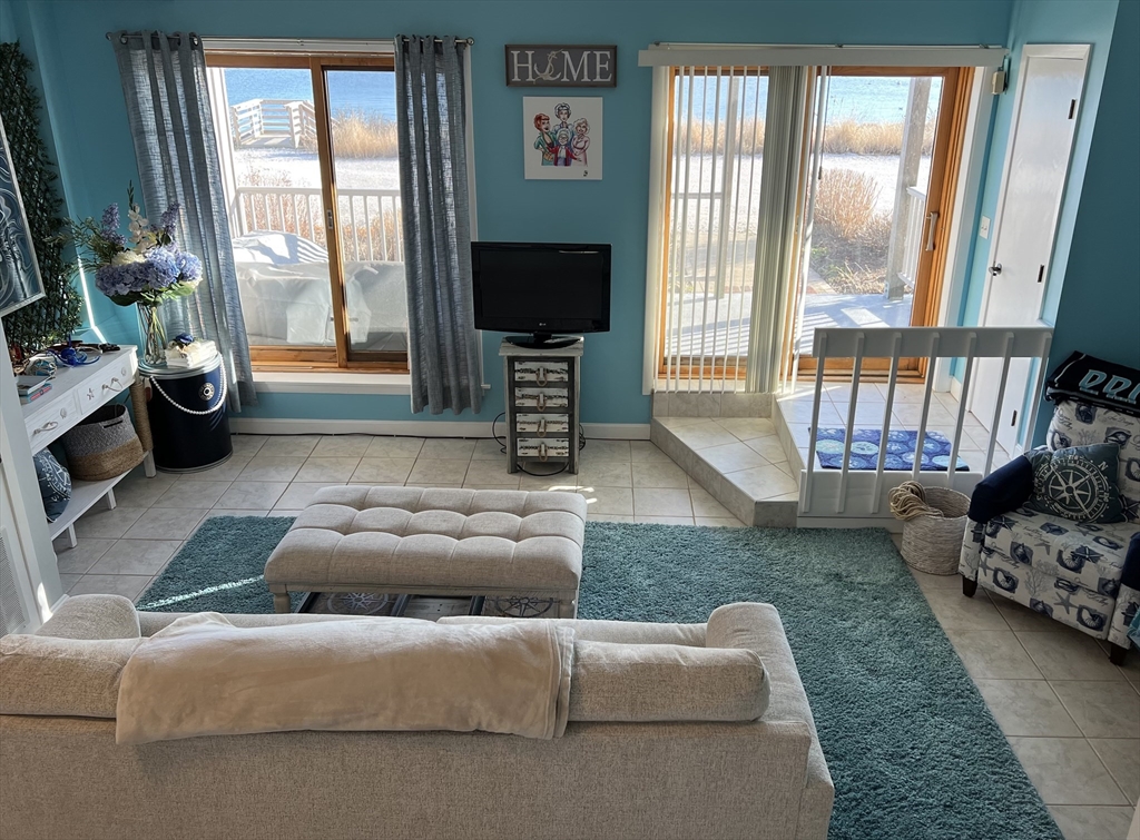 501 Commercial St 16