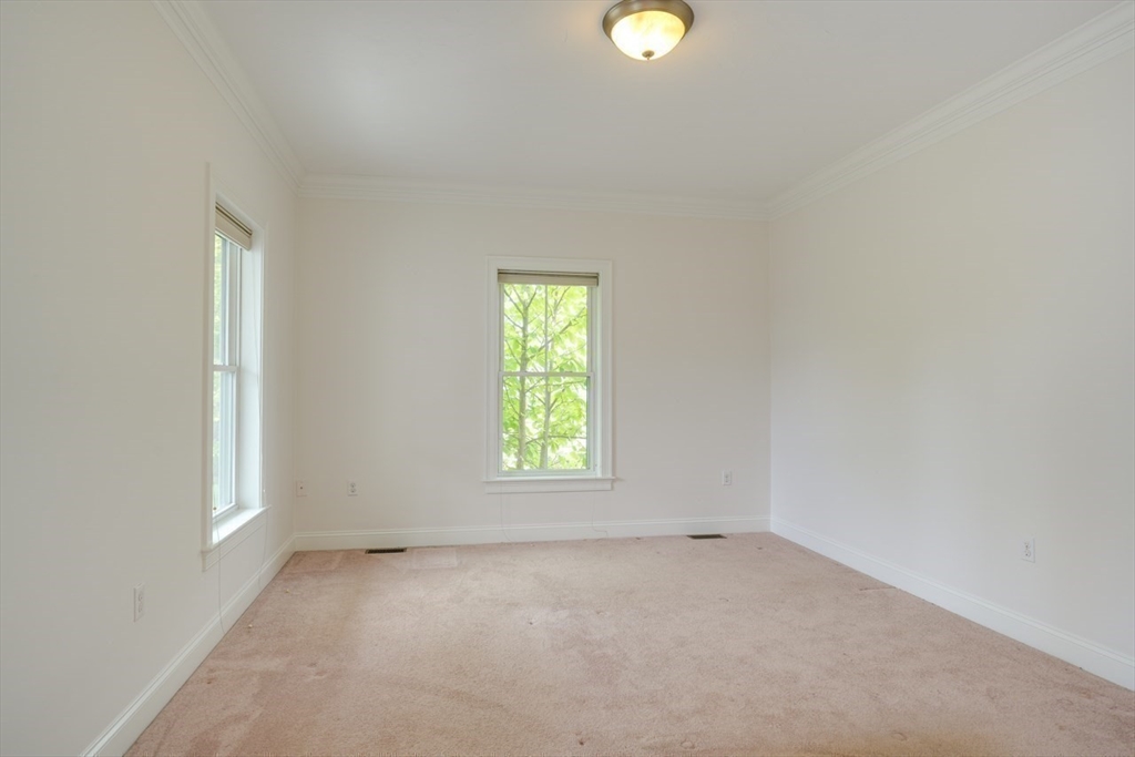 Norfolk, Massachusetts 02056, United States, 2 Bedrooms Bedrooms, ,2 BathroomsBathrooms,Residential,Pending,216064