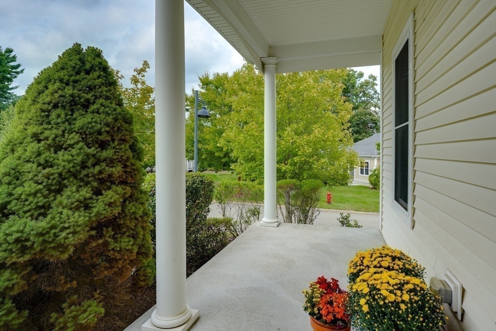 Norfolk, Massachusetts 02056, United States, 2 Bedrooms Bedrooms, ,2 BathroomsBathrooms,Residential,Pending,216064