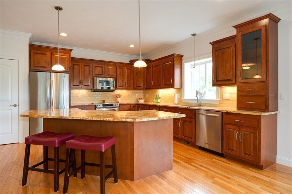 Norfolk, Massachusetts 02056, United States, 2 Bedrooms Bedrooms, ,2 BathroomsBathrooms,Residential,Pending,216064