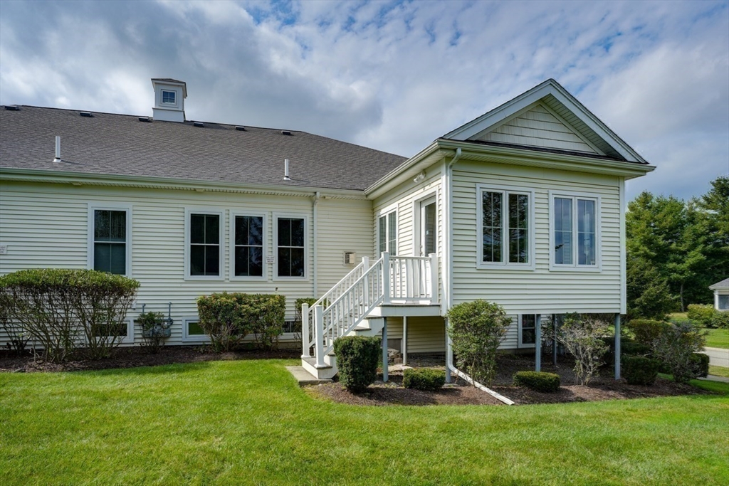 Norfolk, Massachusetts 02056, United States, 2 Bedrooms Bedrooms, ,2 BathroomsBathrooms,Residential,Pending,216064