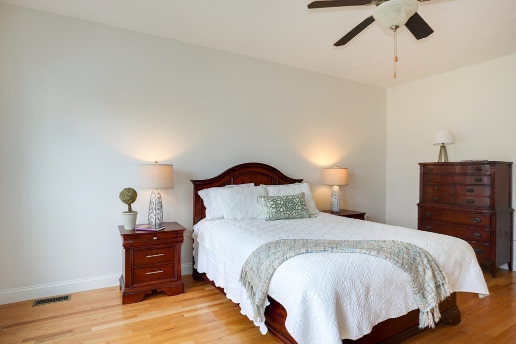 Norfolk, Massachusetts 02056, United States, 2 Bedrooms Bedrooms, ,2 BathroomsBathrooms,Residential,Pending,216064