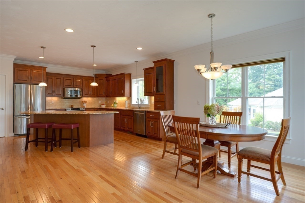 Norfolk, Massachusetts 02056, United States, 2 Bedrooms Bedrooms, ,2 BathroomsBathrooms,Residential,Pending,216064