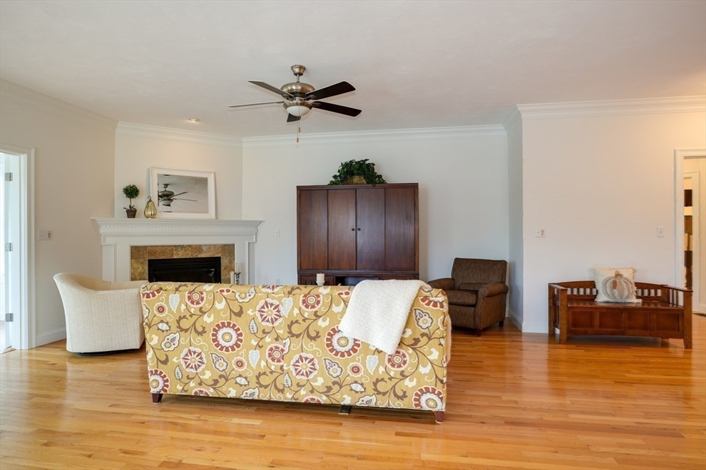 Norfolk, Massachusetts 02056, United States, 2 Bedrooms Bedrooms, ,2 BathroomsBathrooms,Residential,Pending,216064