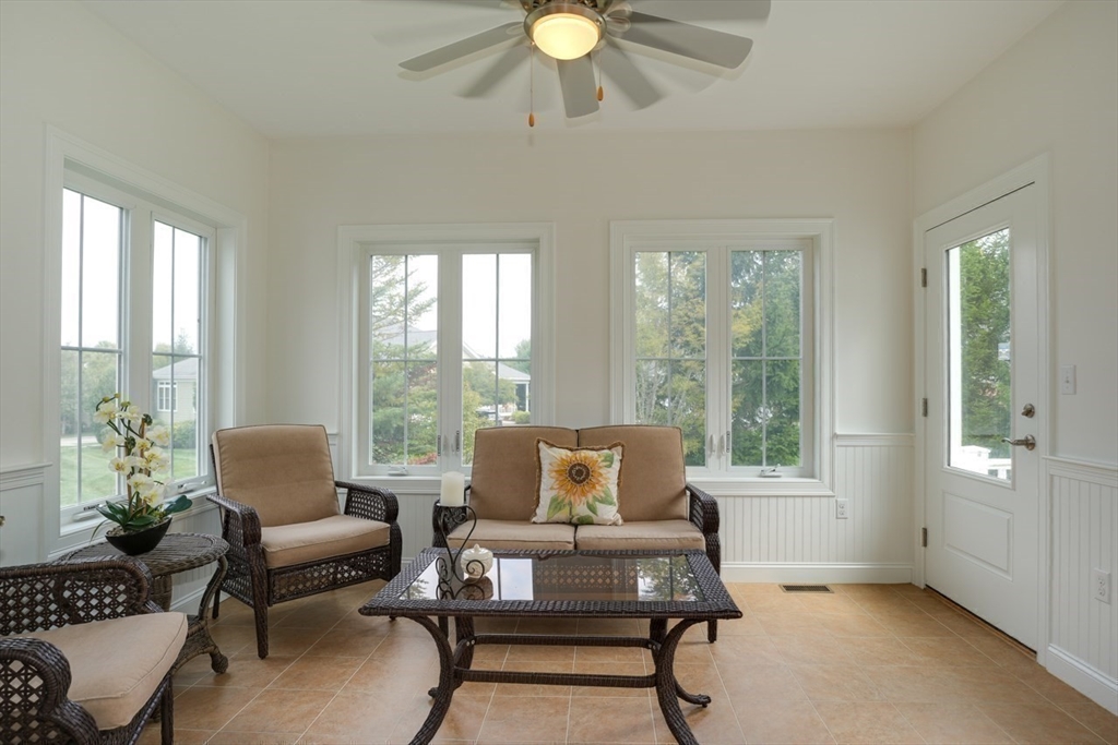 Norfolk, Massachusetts 02056, United States, 2 Bedrooms Bedrooms, ,2 BathroomsBathrooms,Residential,Pending,216064