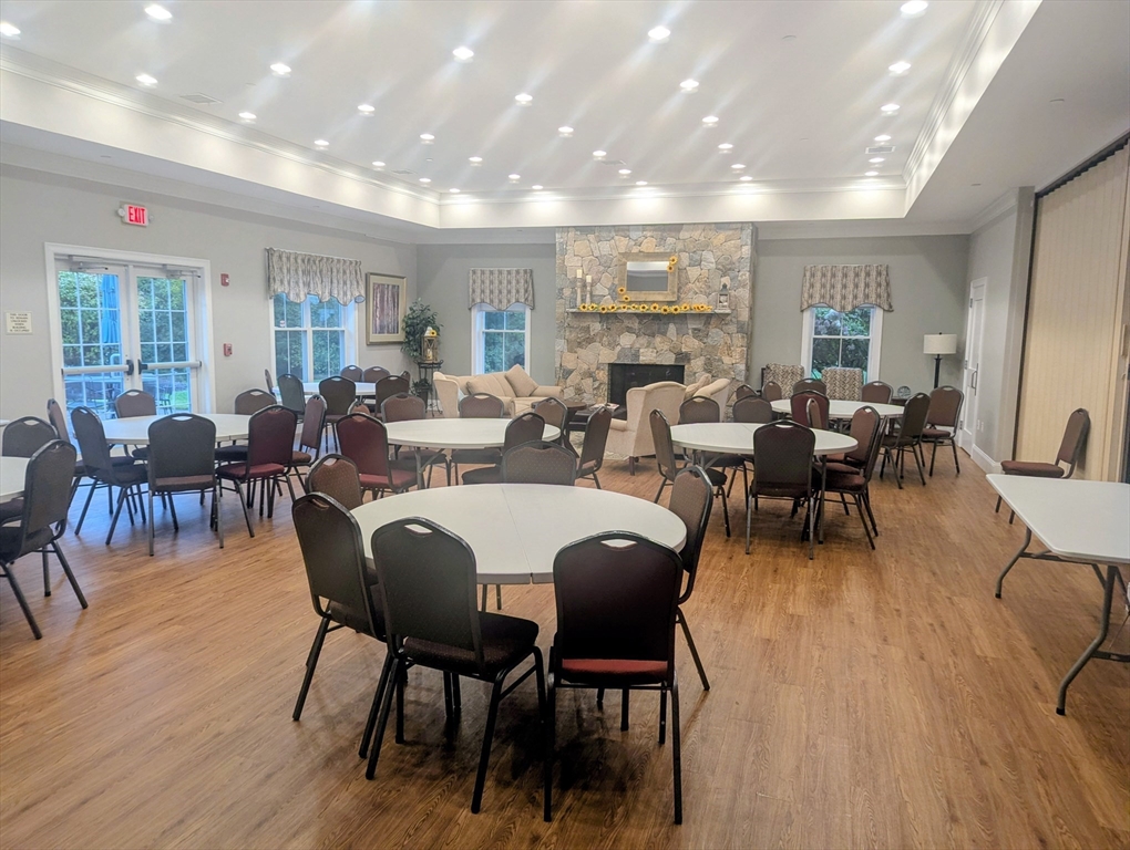 Norfolk, Massachusetts 02056, United States, 2 Bedrooms Bedrooms, ,2 BathroomsBathrooms,Residential,Pending,216064