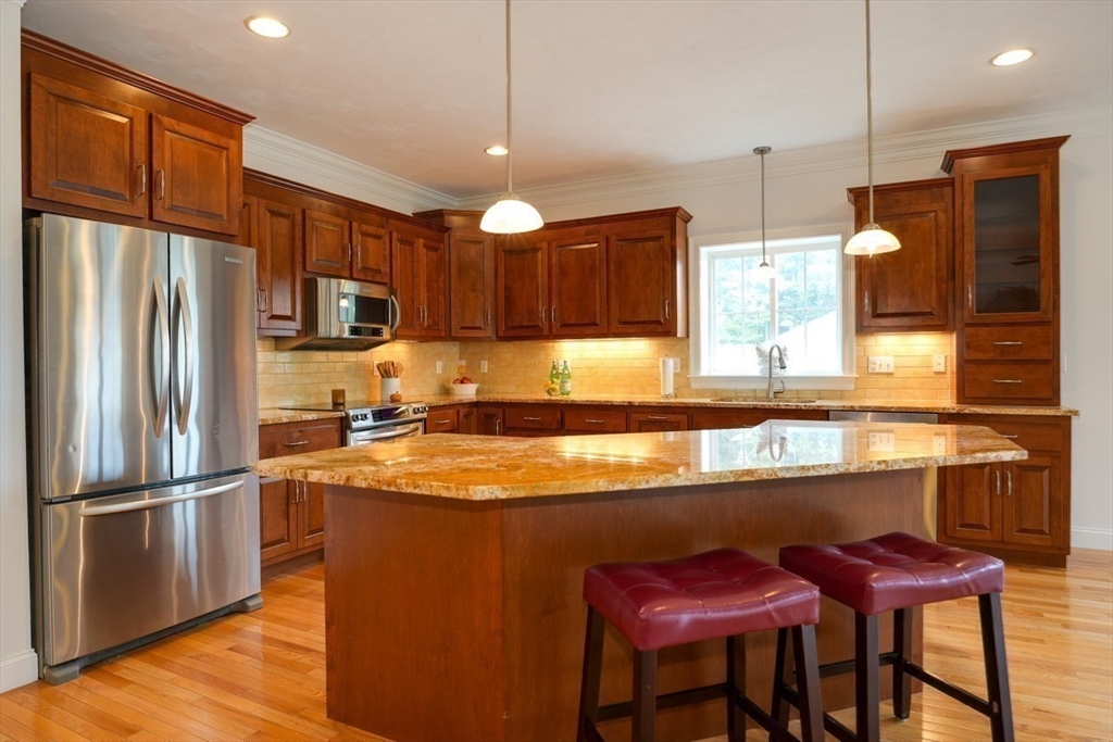 Norfolk, Massachusetts 02056, United States, 2 Bedrooms Bedrooms, ,2 BathroomsBathrooms,Residential,Pending,216064