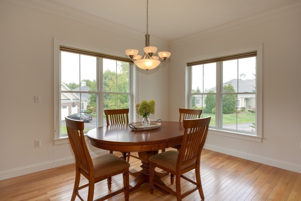 Norfolk, Massachusetts 02056, United States, 2 Bedrooms Bedrooms, ,2 BathroomsBathrooms,Residential,Pending,216064