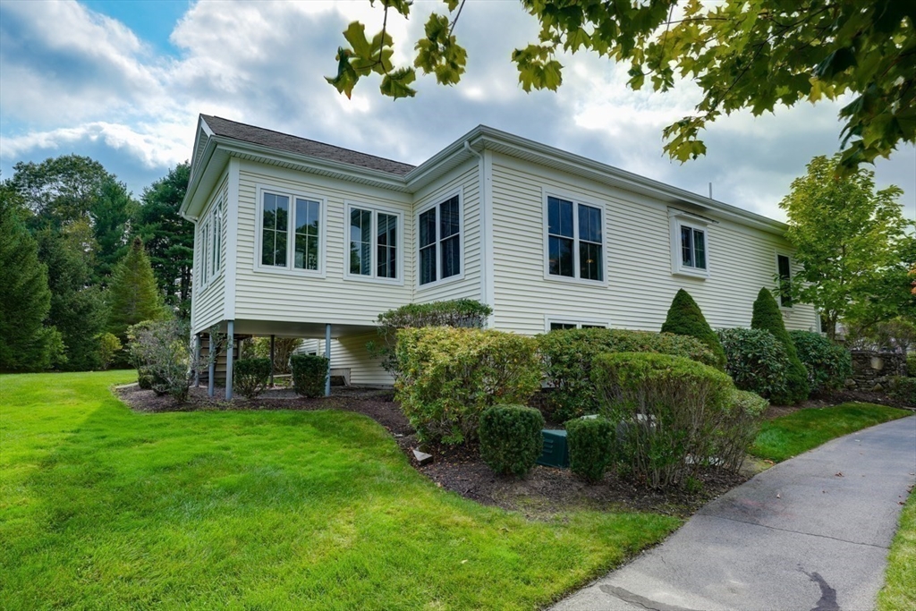 Norfolk, Massachusetts 02056, United States, 2 Bedrooms Bedrooms, ,2 BathroomsBathrooms,Residential,Pending,216064