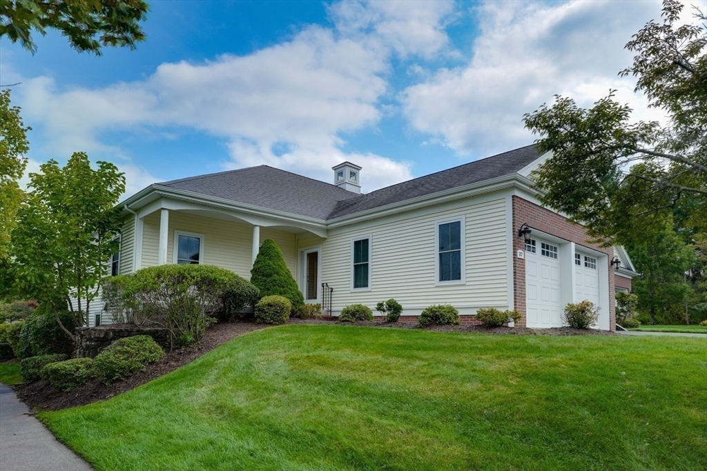 Norfolk, Massachusetts 02056, United States, 2 Bedrooms Bedrooms, ,2 BathroomsBathrooms,Residential,Pending,216064