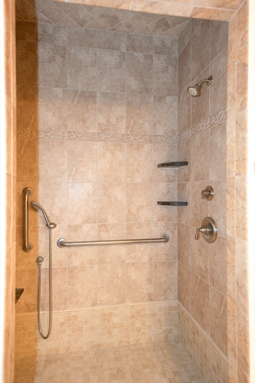 Norfolk, Massachusetts 02056, United States, 2 Bedrooms Bedrooms, ,2 BathroomsBathrooms,Residential,Pending,216064