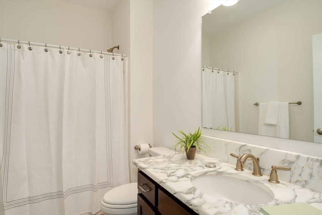 Norfolk, Massachusetts 02056, United States, 2 Bedrooms Bedrooms, ,2 BathroomsBathrooms,Residential,Pending,216064