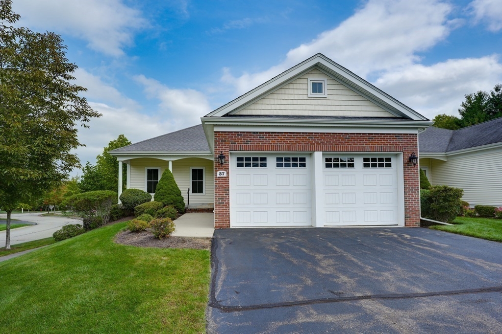 Norfolk, Massachusetts 02056, United States, 2 Bedrooms Bedrooms, ,2 BathroomsBathrooms,Residential,Pending,216064