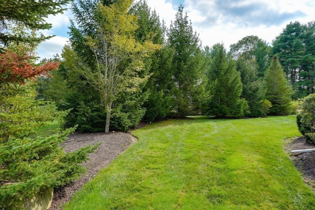 Norfolk, Massachusetts 02056, United States, 2 Bedrooms Bedrooms, ,2 BathroomsBathrooms,Residential,Pending,216064