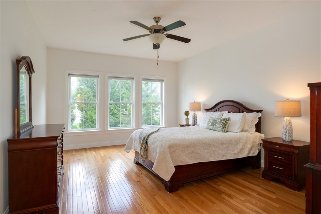 Norfolk, Massachusetts 02056, United States, 2 Bedrooms Bedrooms, ,2 BathroomsBathrooms,Residential,Pending,216064