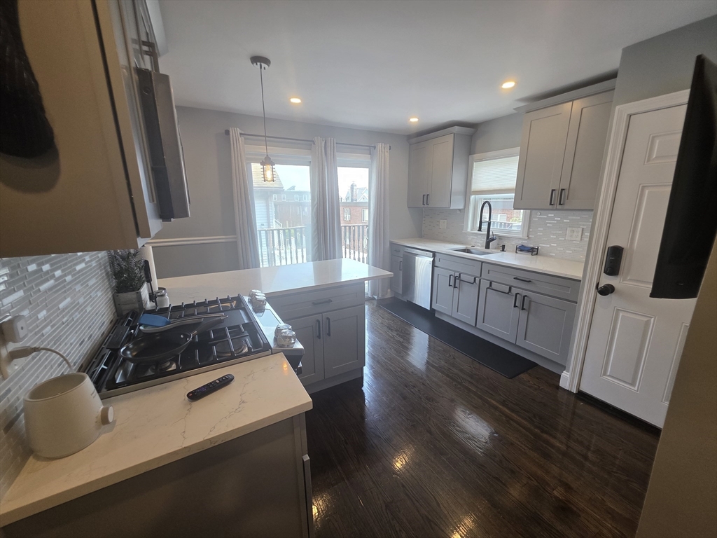 12 Hoyle St