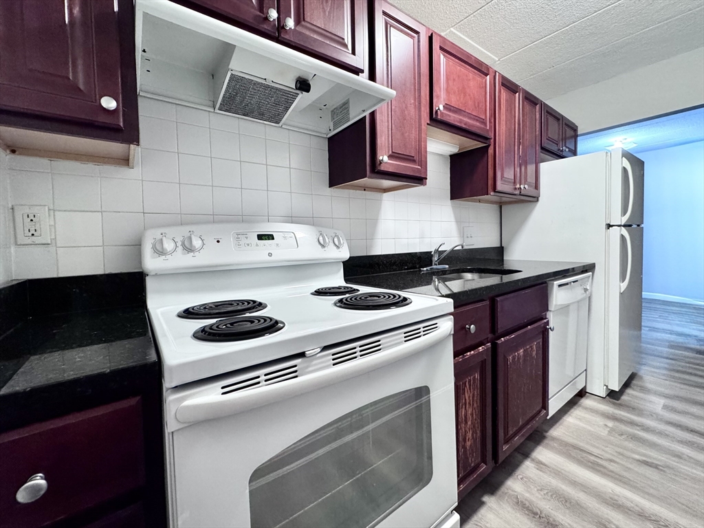 60 Pleasant St 206