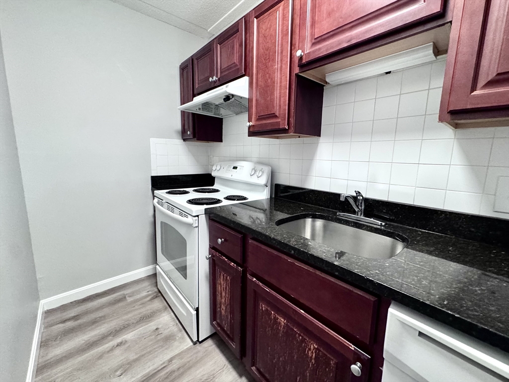 60 Pleasant St 206