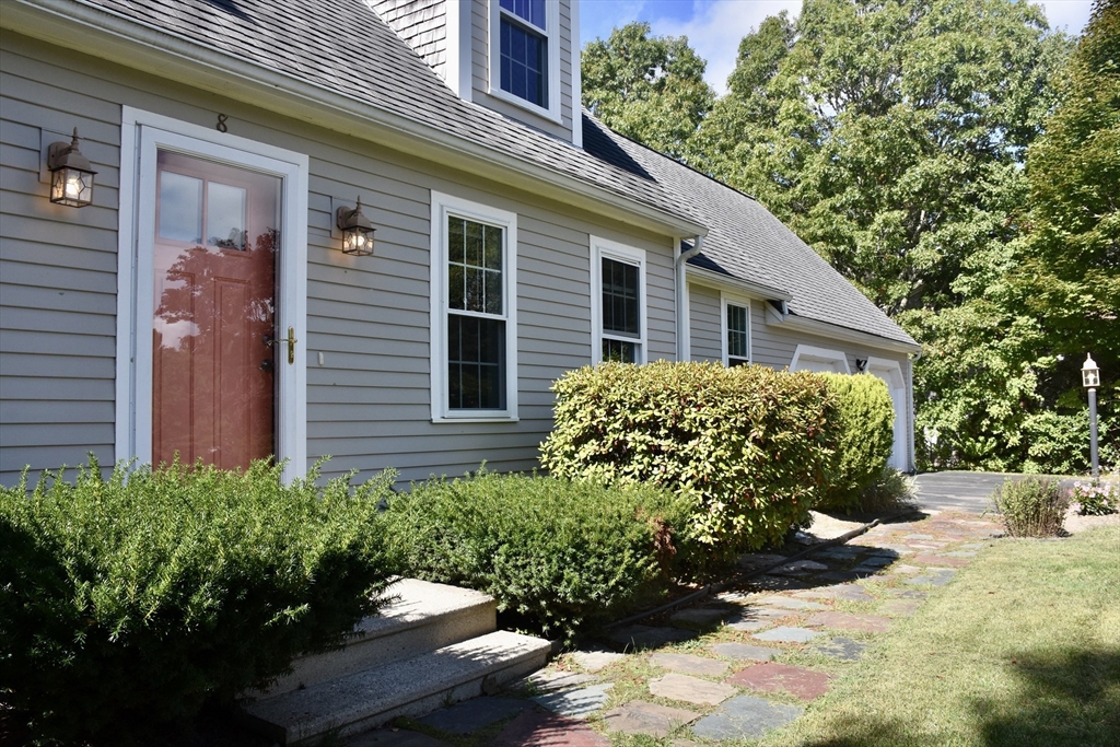 8 Joyce Dr