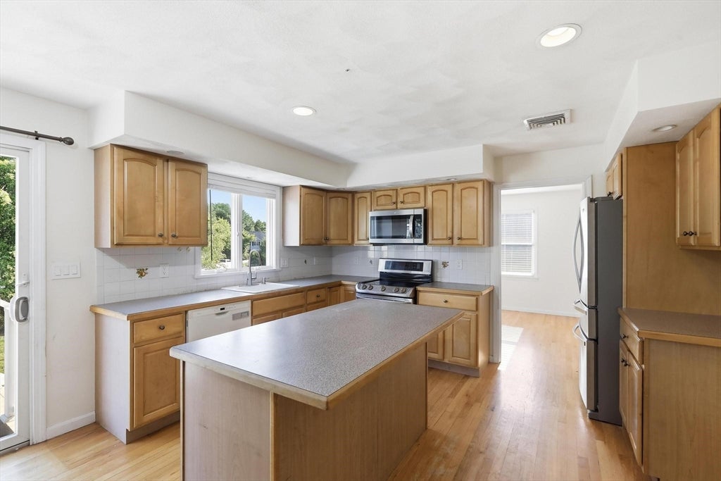 68 Burlington Street, Woburn, MA Photo #8