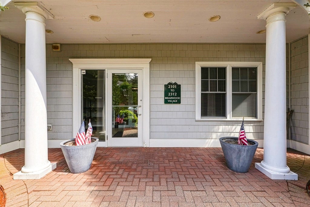 2201 Briarwood Village 2201