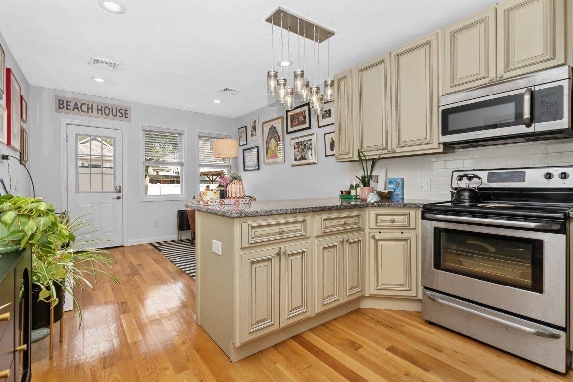 12 Argyle St, Revere, MA Photo #5