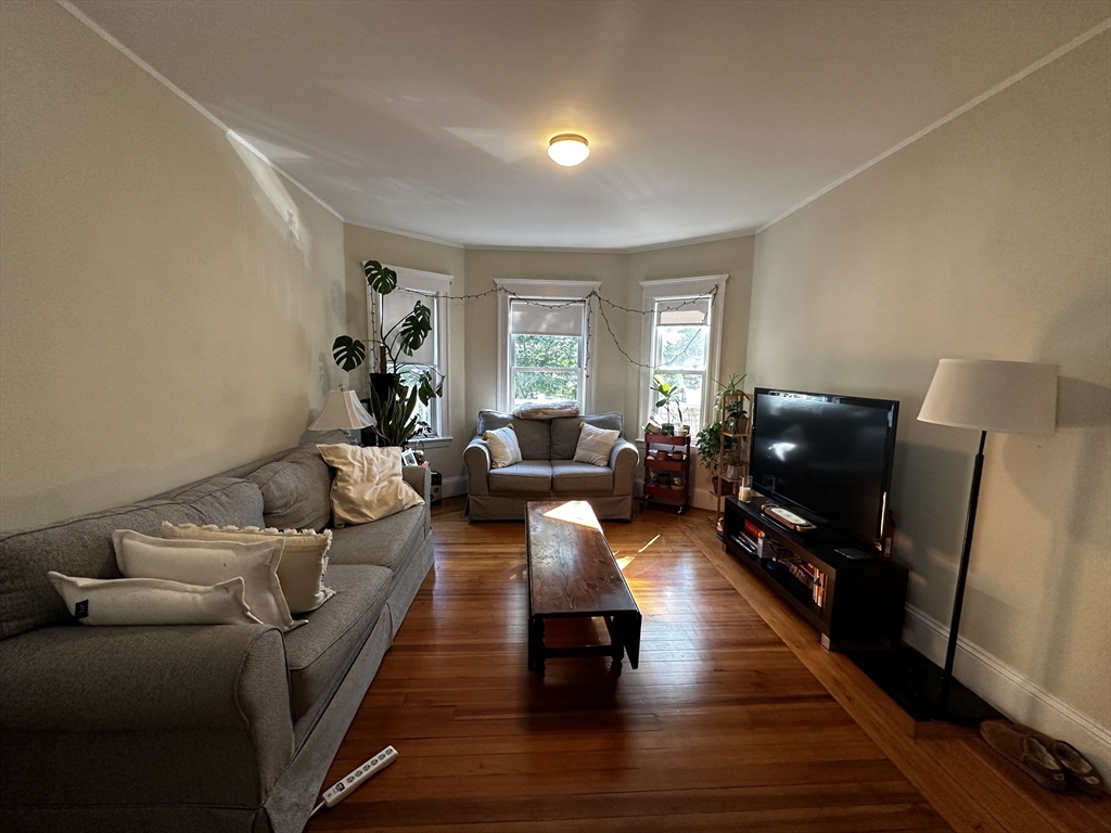 Click for 17 Hunnewell Ave #2, Boston, MA slideshow Click for 17 Hunnewell Ave #2, Boston, MA slideshow