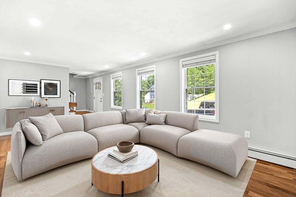 38 Idora Ave