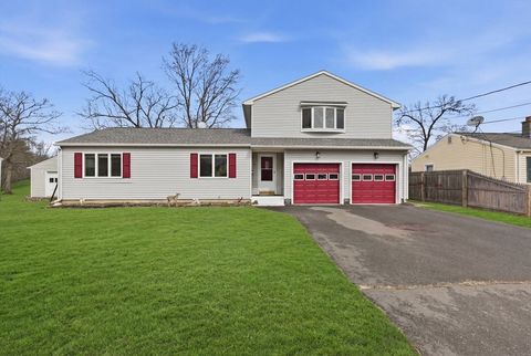 70 Warwick Rd Chicopee MA 01020