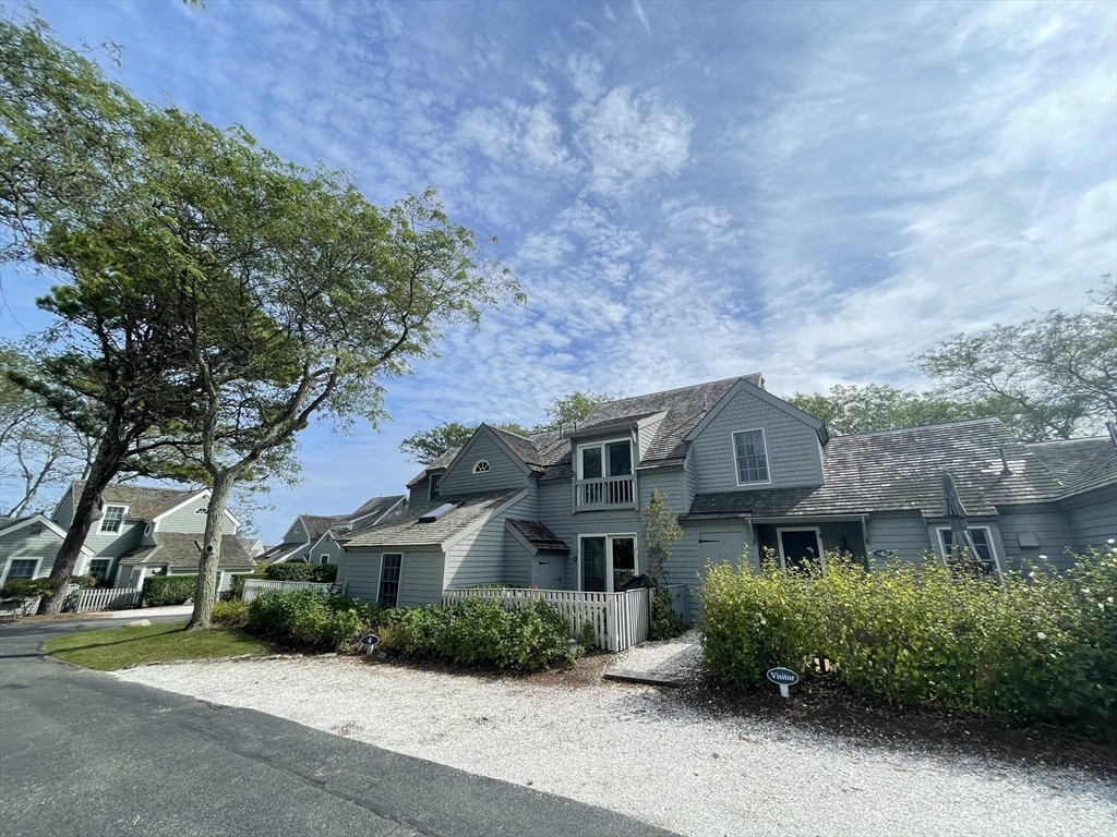 4 Colemans Way 702