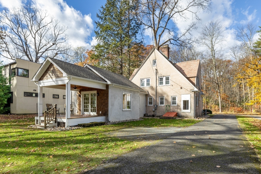 61 Woodlawn Ave