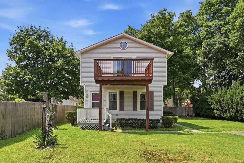 Photo of 128 Newfield Rd, Springfield, MA