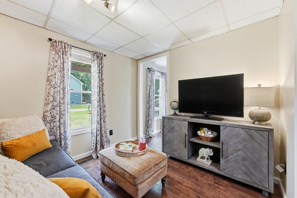 128 Newfield Rd